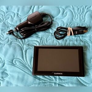 Like New 😎 Garmin Drive 52 GPS with Black and Gray Display!! 👍🏻